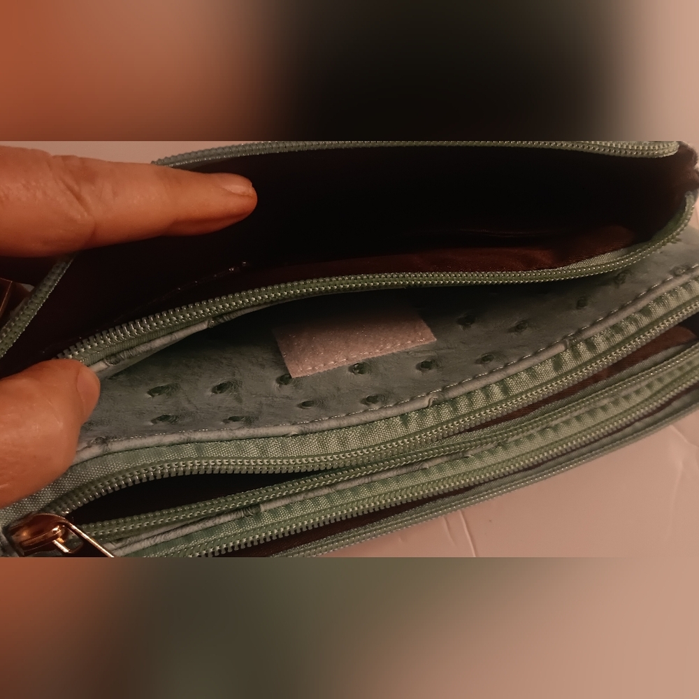 Women's Ostrich Crossbody/Wristlet Bag, Green - Picture 5 of 7